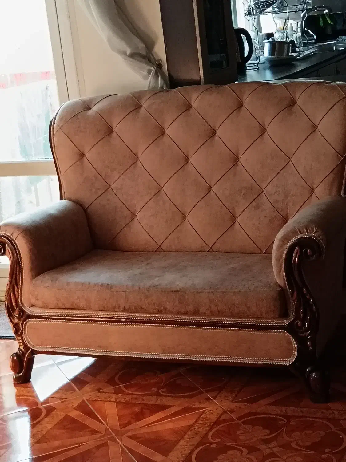 مبل راحتی کاملا نو چوب وپارچه سالم|مبلمان خانگی و میز عسلی|اندیشه, اندیشه فاز ۳|دیوار