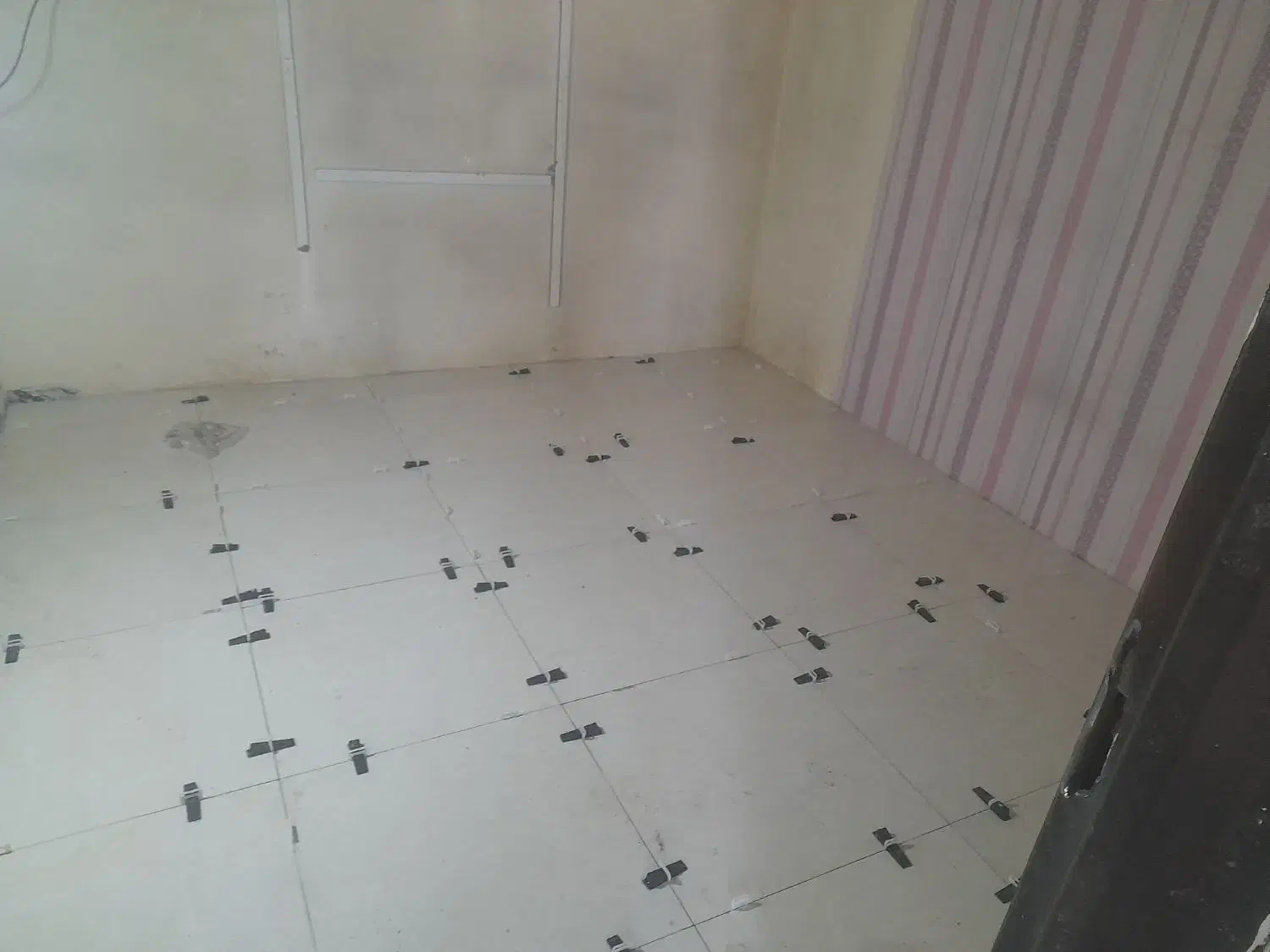 کاشی کاری سرامیک کاری چسبی دوغابی قیمت مناسب|خدمات پیشه و مهارت|مشهد, خواجه ربیع|دیوار