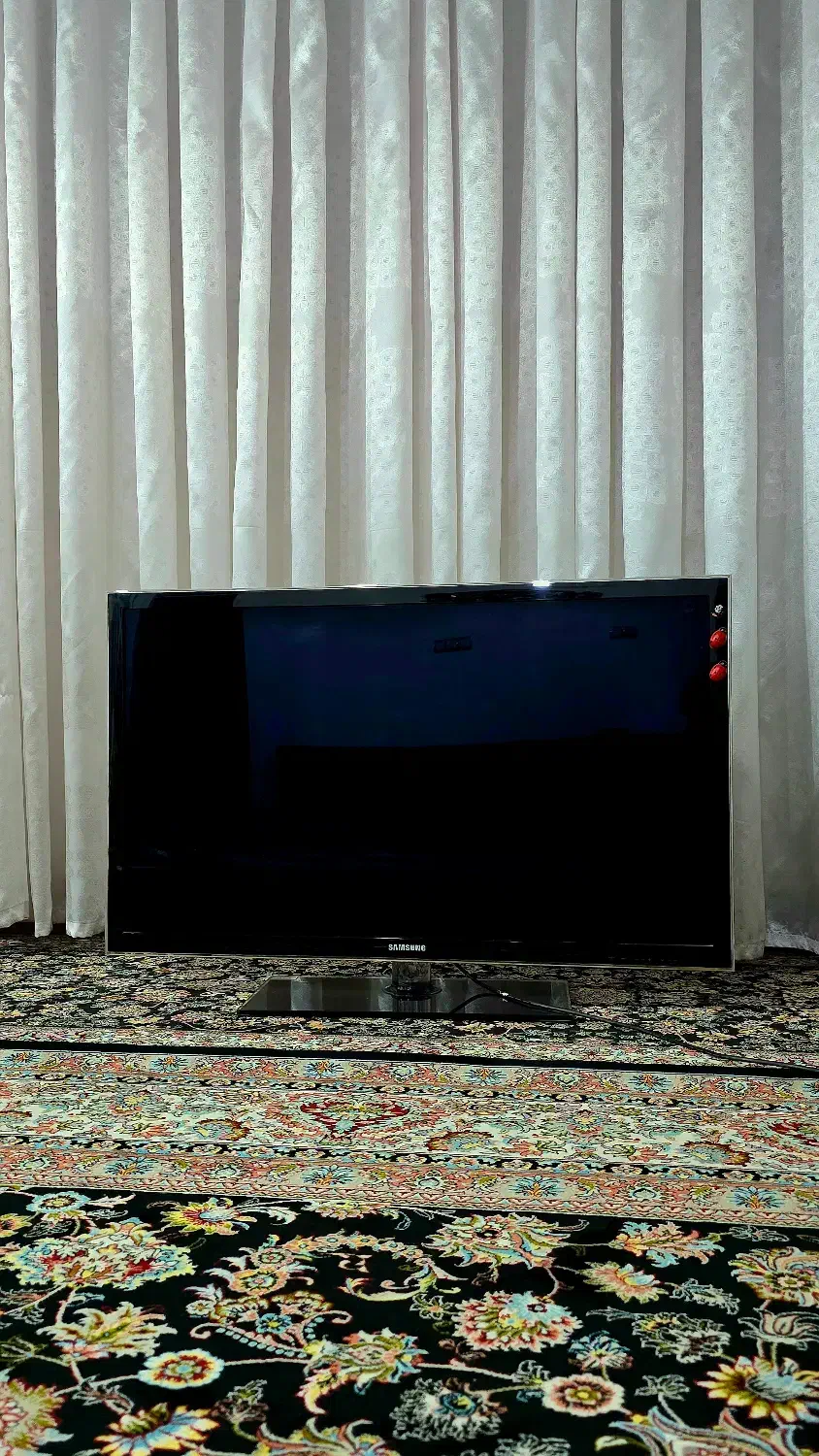 تلوزیون سامسونگ ۴۲ اینچ|تلویزیون و پروژکتور|چهارباغ, |دیوار