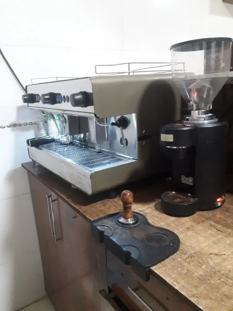 لوازم قهوه خانه فروشی به دلیل تعقیر شغل|کافی‌شاپ و رستوران|کاشمر, |دیوار