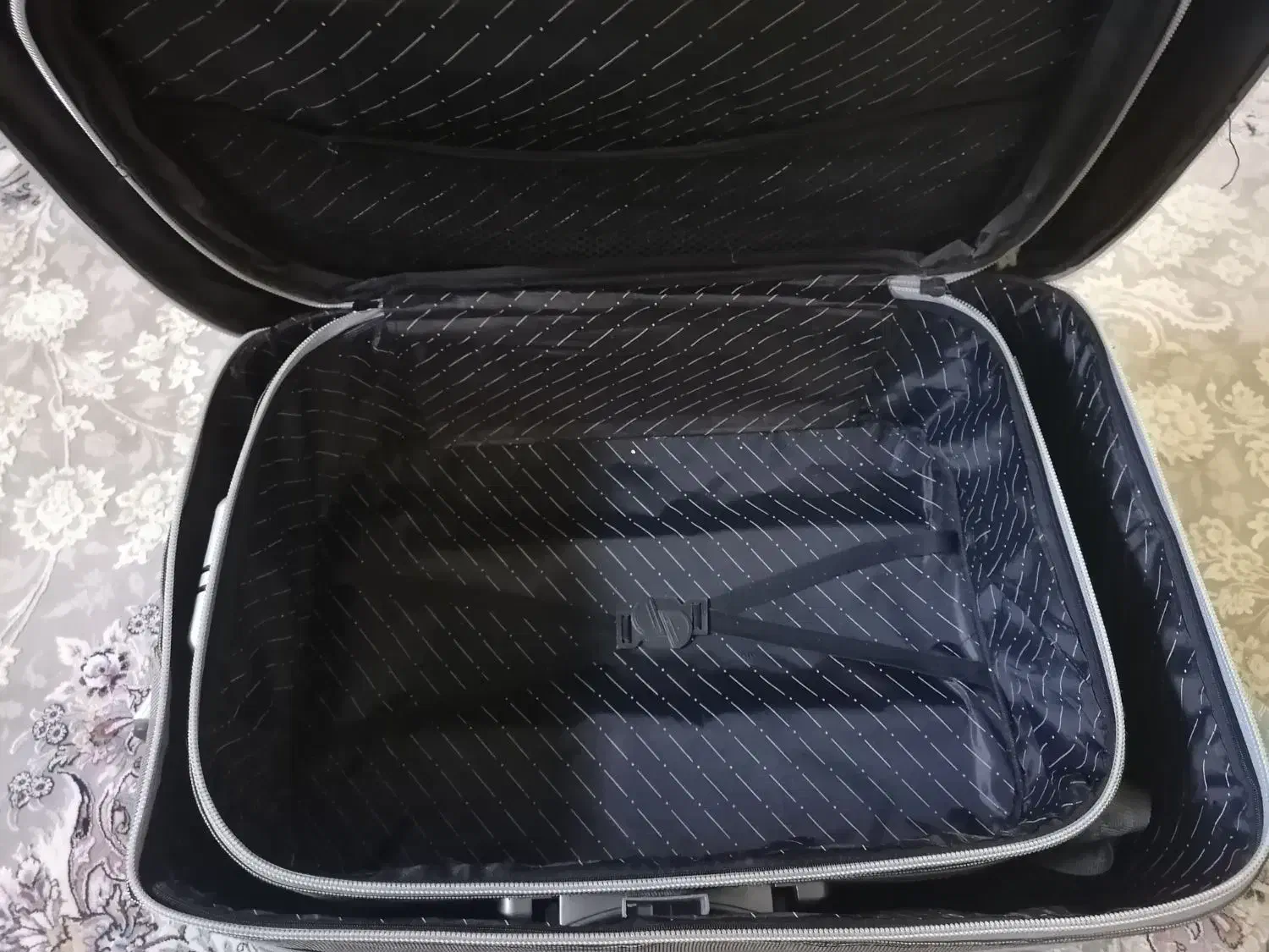 چمدان|کیف، کفش، کمربند|مشهد, هفت تیر (نه دره)|دیوار