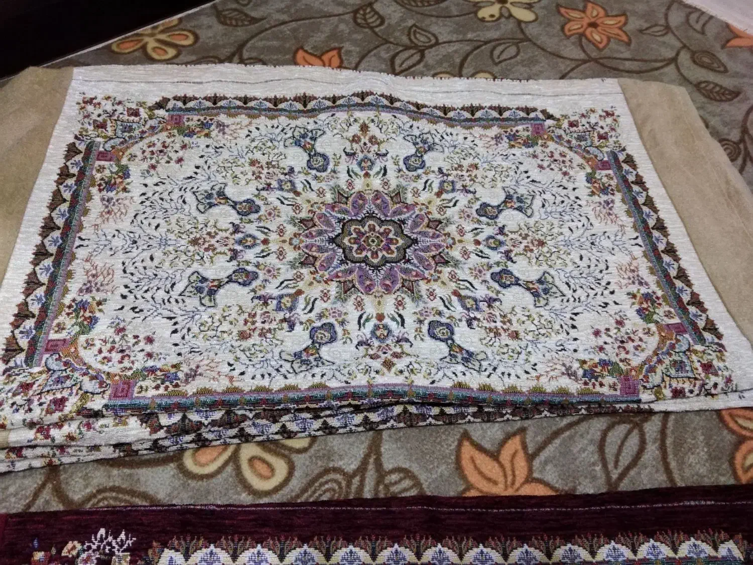 روبالشتی لولهای یا گرد|رختخواب، بالش، پتو|قرچک, باقرآباد|دیوار