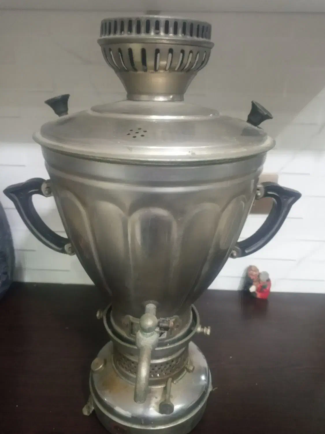 سماور نفتی|کلکسیون اشیاء عتیقه|رودبنه, |دیوار