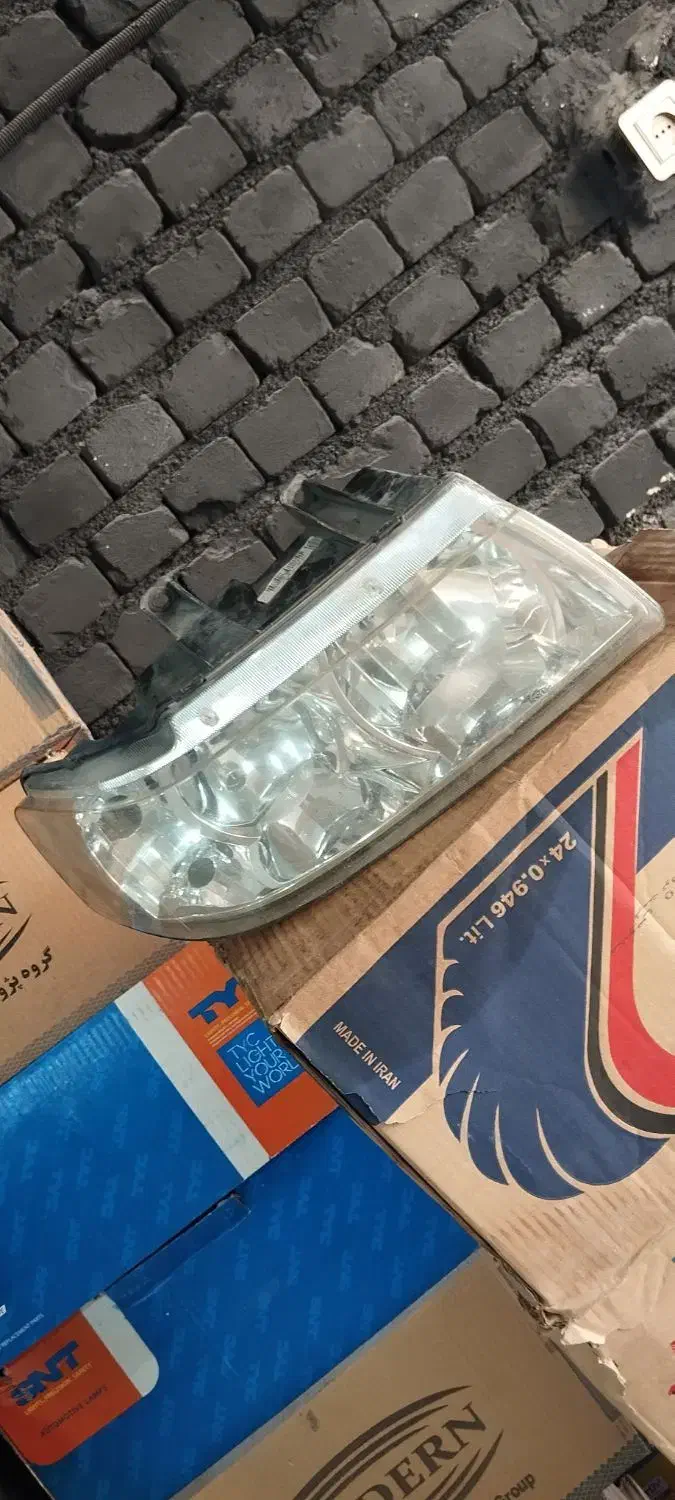 تعدادی چراغ،سپر،گلگیر|قطعات یدکی و لوازم جانبی|کاشان, قطب راوندی|دیوار