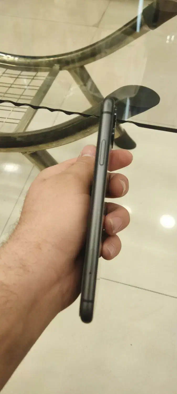 گوشی آیفون 11 نرمال مشکی|موبایل|شیراز, سیاه سنگ|دیوار