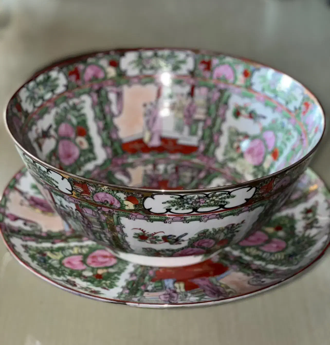 کاسه و بشقاب چینی قدیمی Rose Medallion (فامیله رز)|کلکسیون اشیاء عتیقه|تهران, زعفرانیه|دیوار