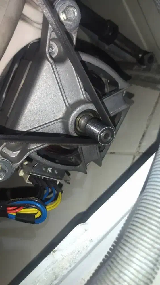 فروش ماشین لباسشویی مارک Indesit(ایندیزیت)|ماشین لباسشویی و خشک‌کن لباس|شیراز, درکی|دیوار