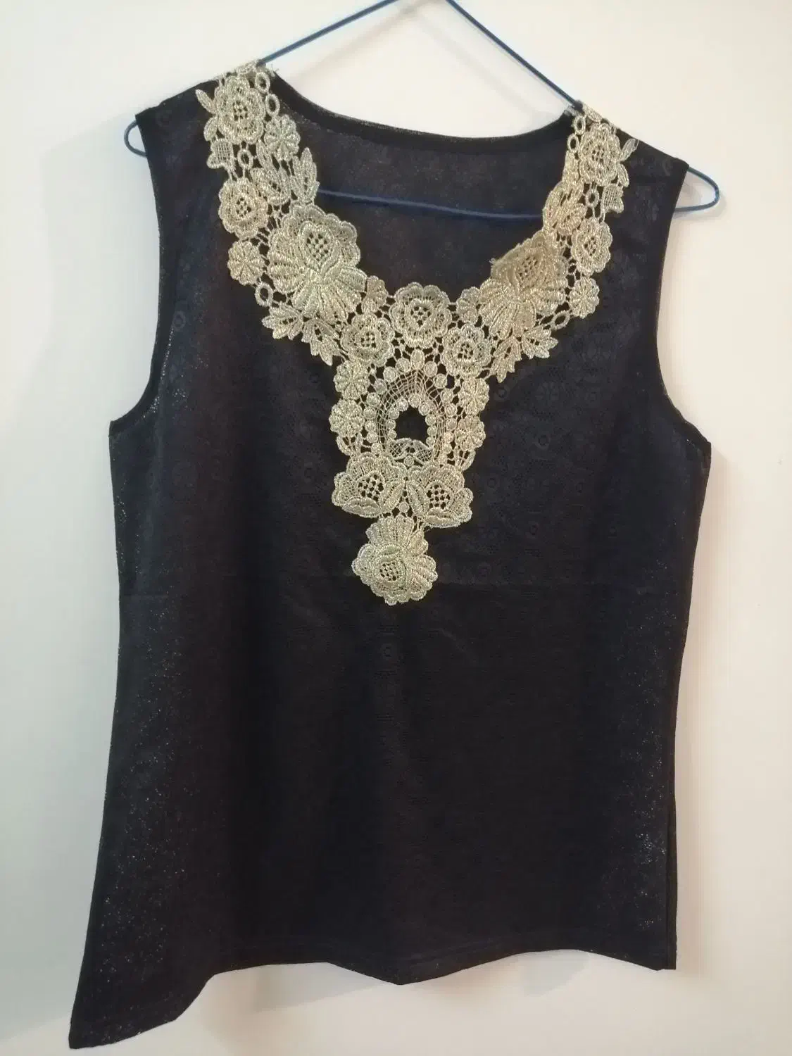 لباس زنانه|لباس|لار, |دیوار