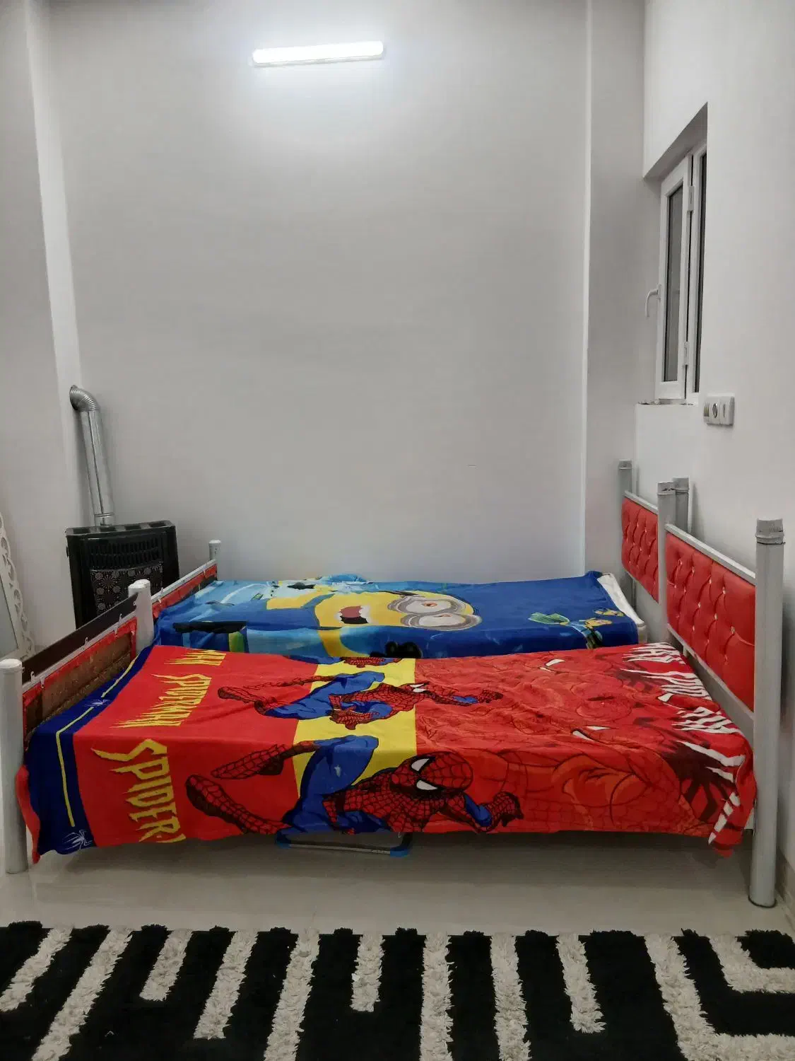 فروش فوری تخت تک نفره به همراه تشک|تخت و صندلی بچه|میبد, |دیوار