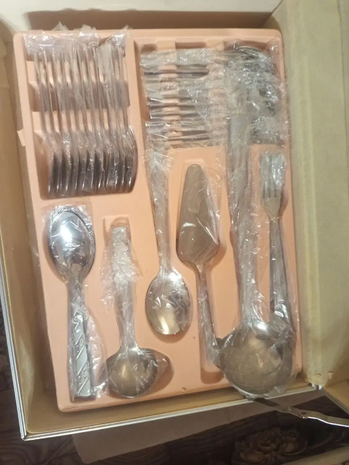 ست قاشق چنگال چمدون عروس نو|ظروف سرو و پذیرایی|کرج, شهرک فهمیده|دیوار