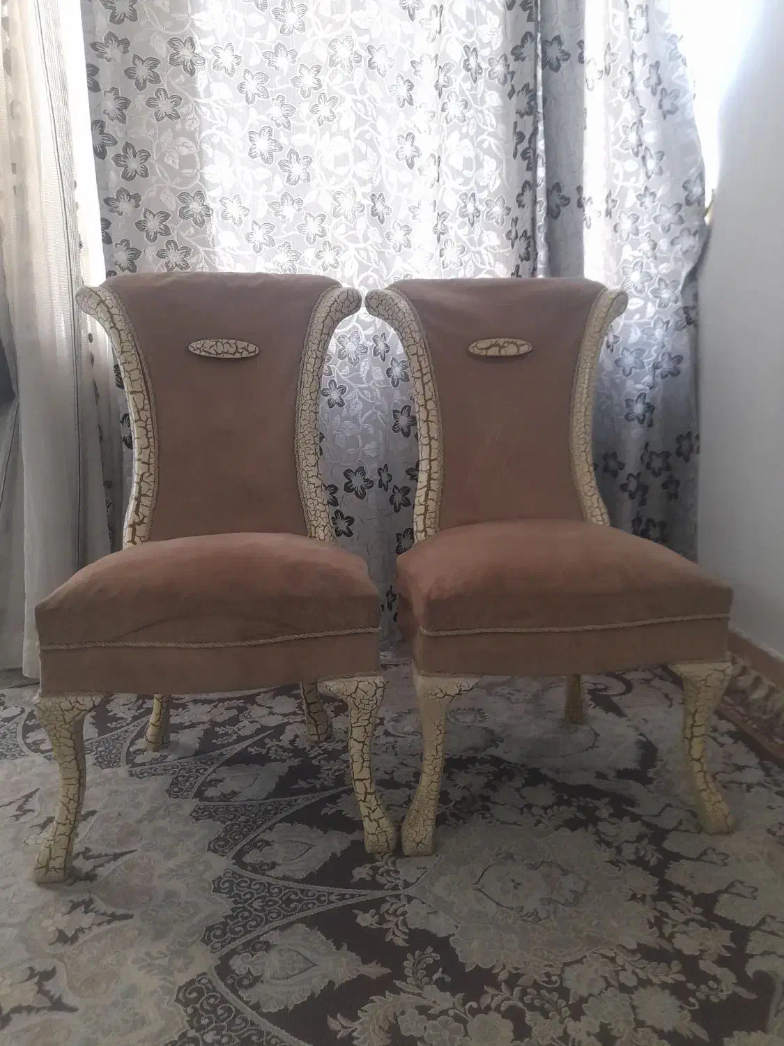 دوتا صندلی نو ب علت جا ب جای|صندلی و نیمکت|صباشهر, |دیوار