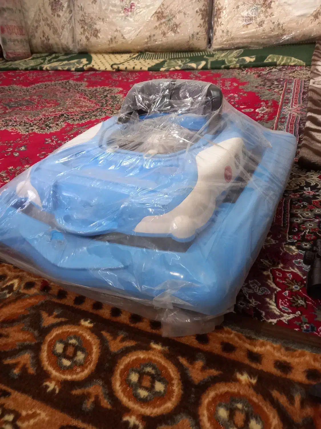 روی رویک|کالسکه و لوازم جانبی|خوی, |دیوار