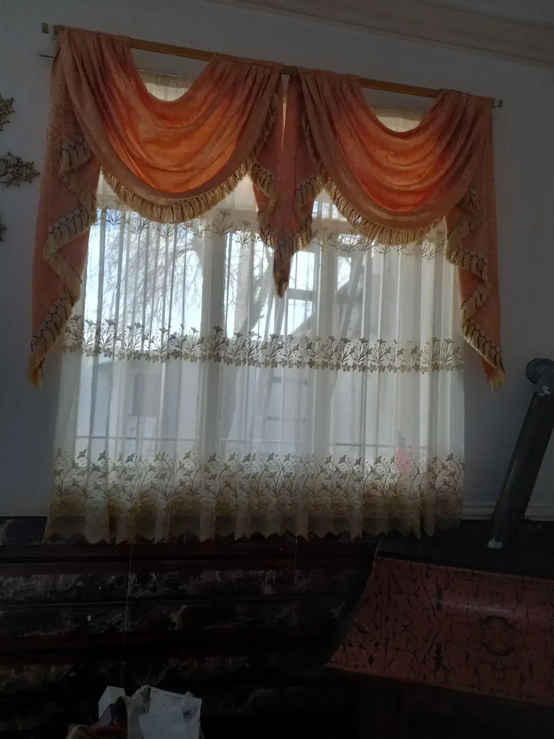 پرده|پرده، رانر، رومیزی|زاغه, |دیوار