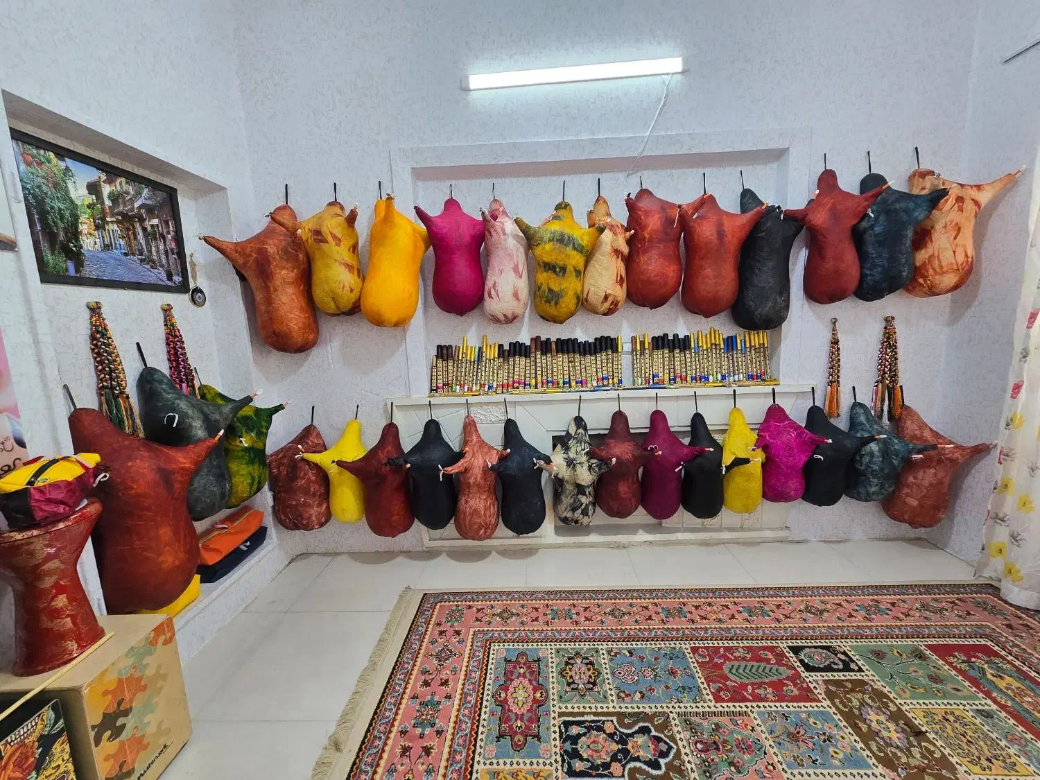 سرای نی انبان اق رضو|سازهای بادی|شیراز, وصال|دیوار