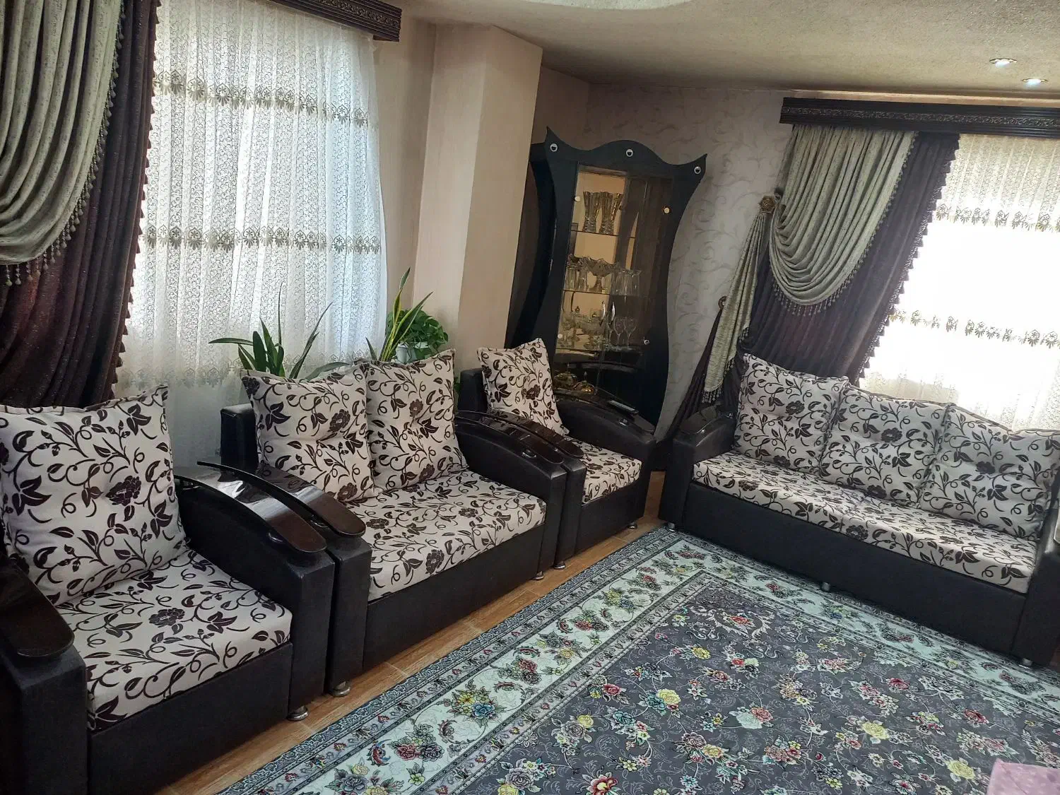 ست مبل ۷نفره+ میز غذاخوری+ ویترین|مبلمان خانگی و میز عسلی|رشت, فلسطین|دیوار