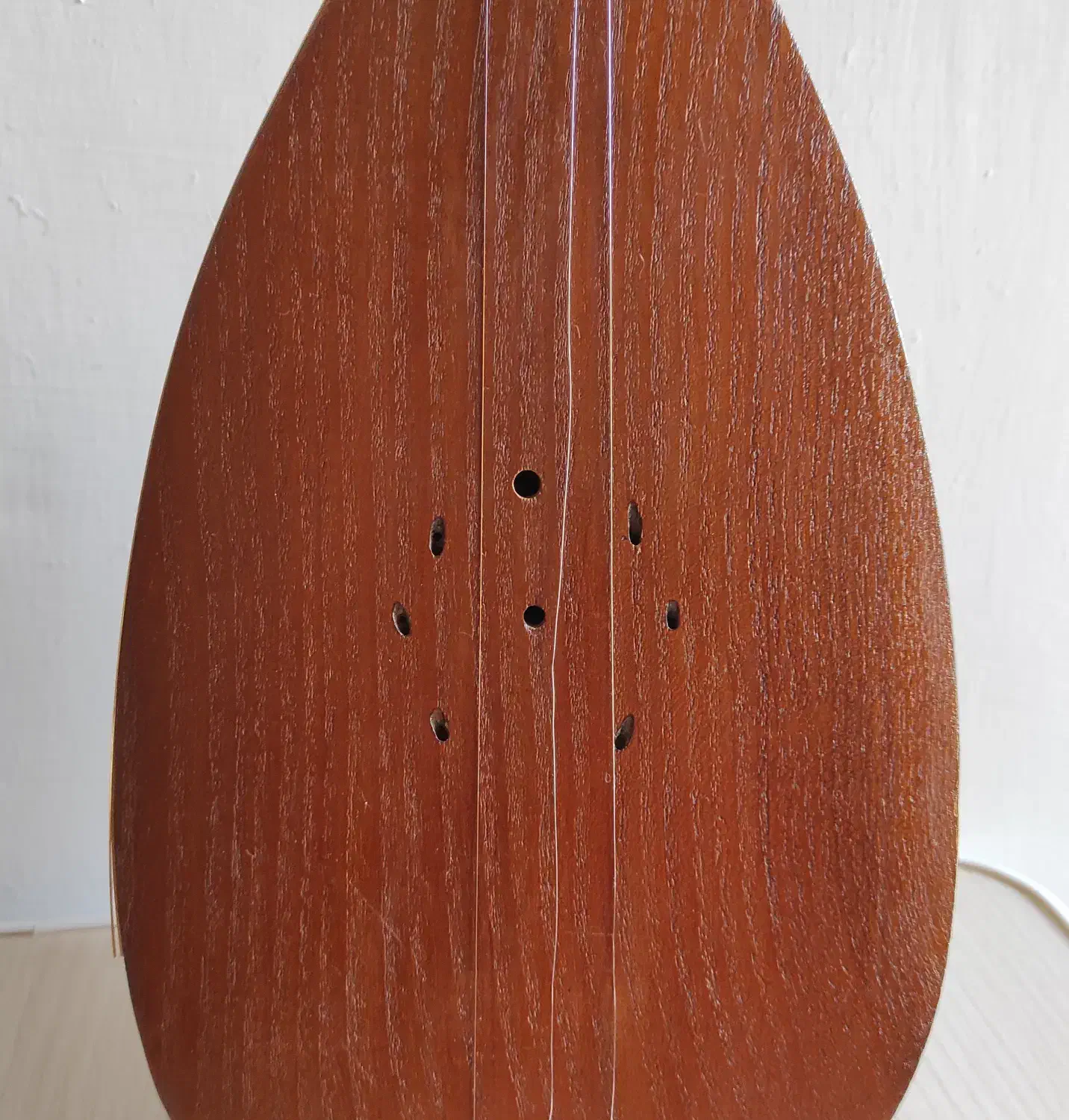 تنبور کرمانشاهی|سازهای سنتی|سنندج, |دیوار