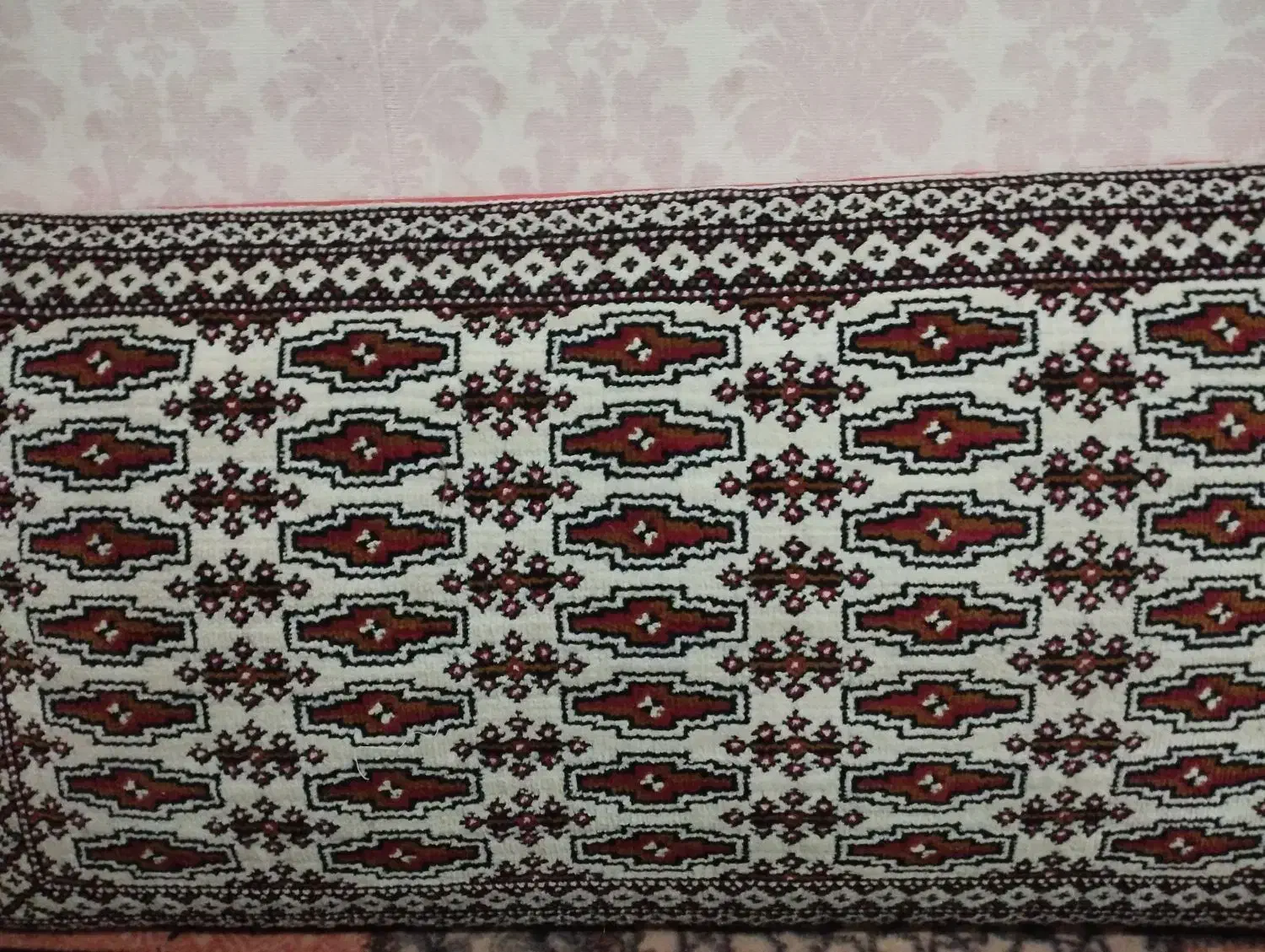 پشتی|پشتی|همدان, |دیوار