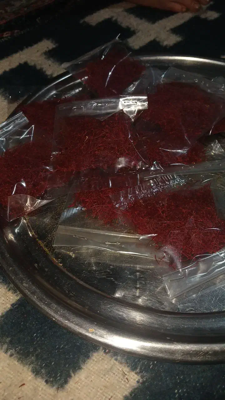 زعفرون روستای دهنو|خوردنی و آشامیدنی|داورزن, |دیوار