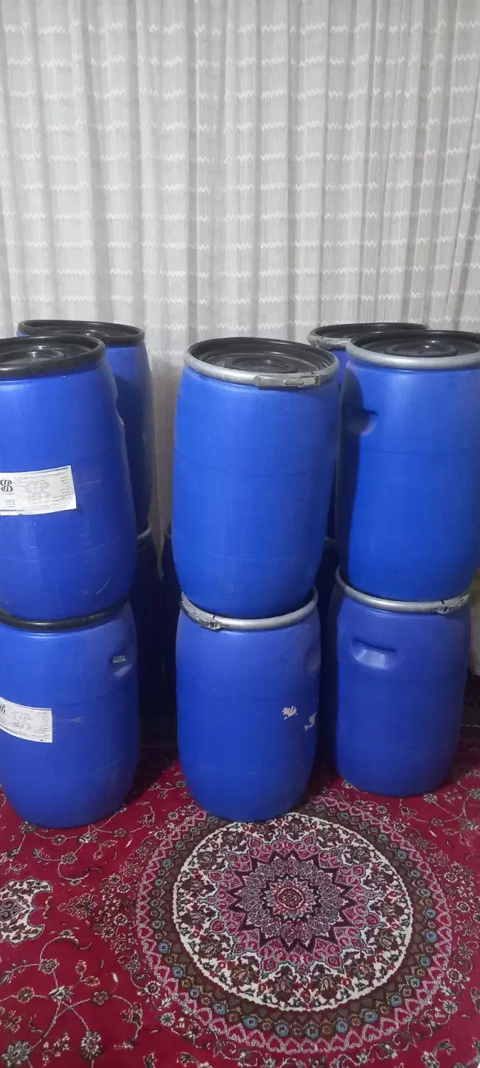 ۴عدد بشکه ۶۰ لیتری و۲۰ عدد پت ترشی|ظروف نگهدارنده، پلاستیکی، یکبارمصرف|اصفهان, ابر|دیوار