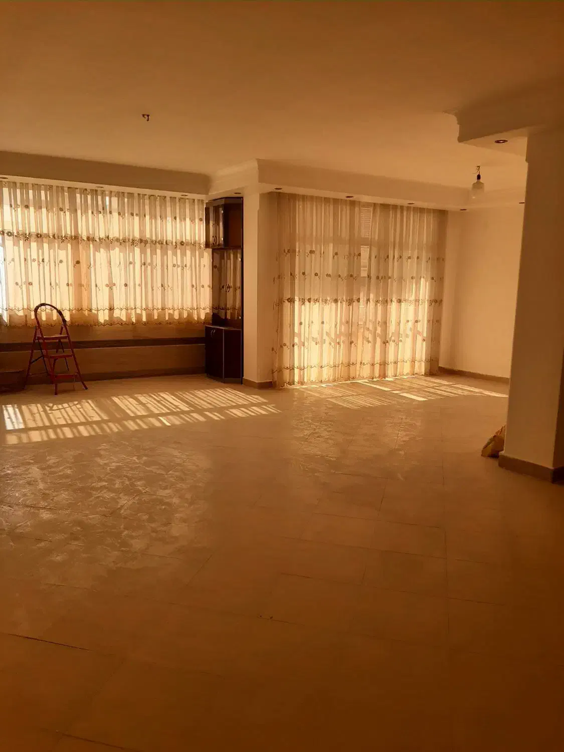 آپارتمان 140 متر تک واحدی بازسازی شده خ گلخانه|اجارهٔ آپارتمان|اصفهان, بهرامآباد|دیوار