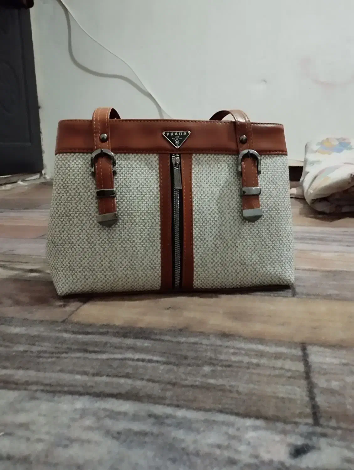 کیف زنانه نو نوعه|کیف، کفش، کمربند|تربت‌حیدریه, مسجد جامع|دیوار