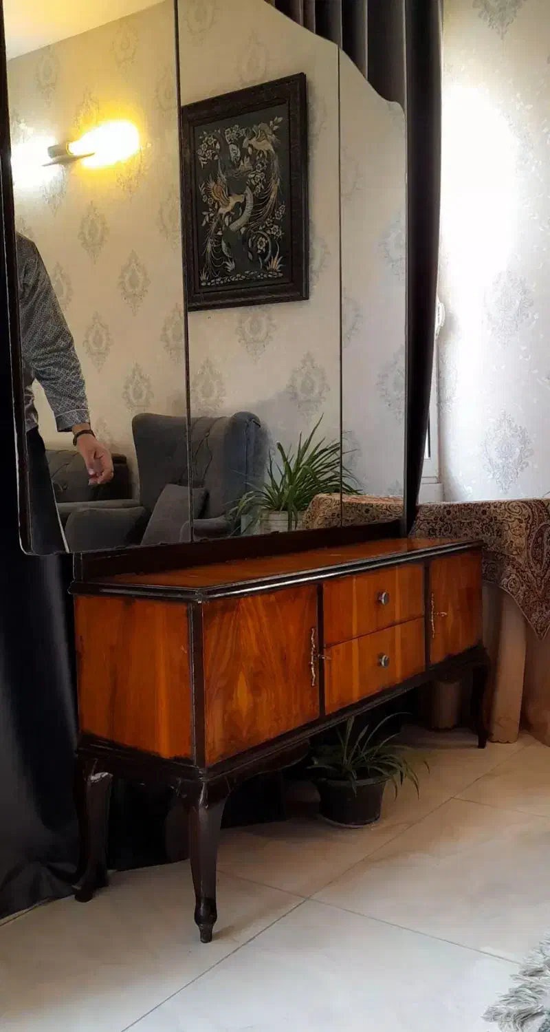 میز آرایش میز توالت عتیقه ای خاص|بوفه، ویترین، کنسول|اصفهان, کردآباد|دیوار