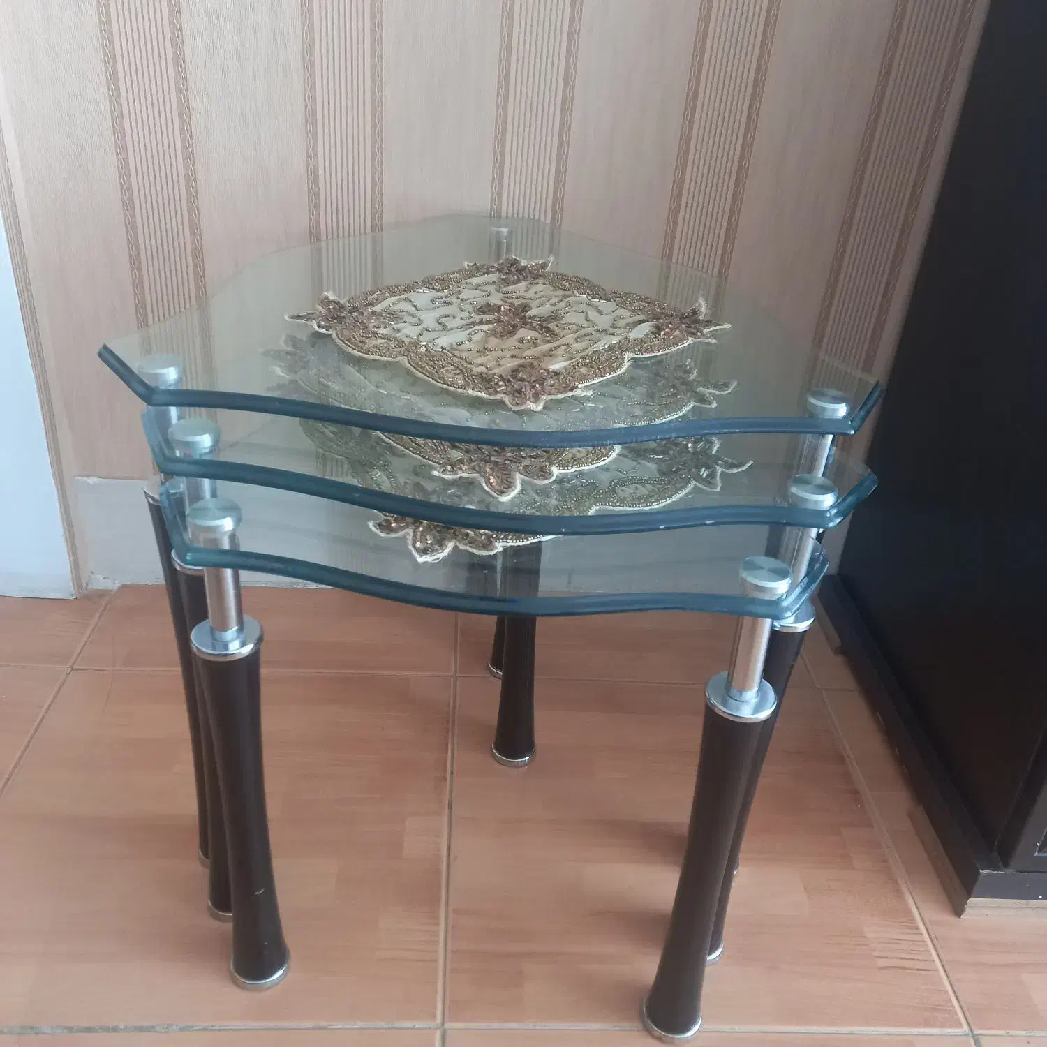 میز عسلی|میز و صندلی غذاخوری|سلماس, |دیوار