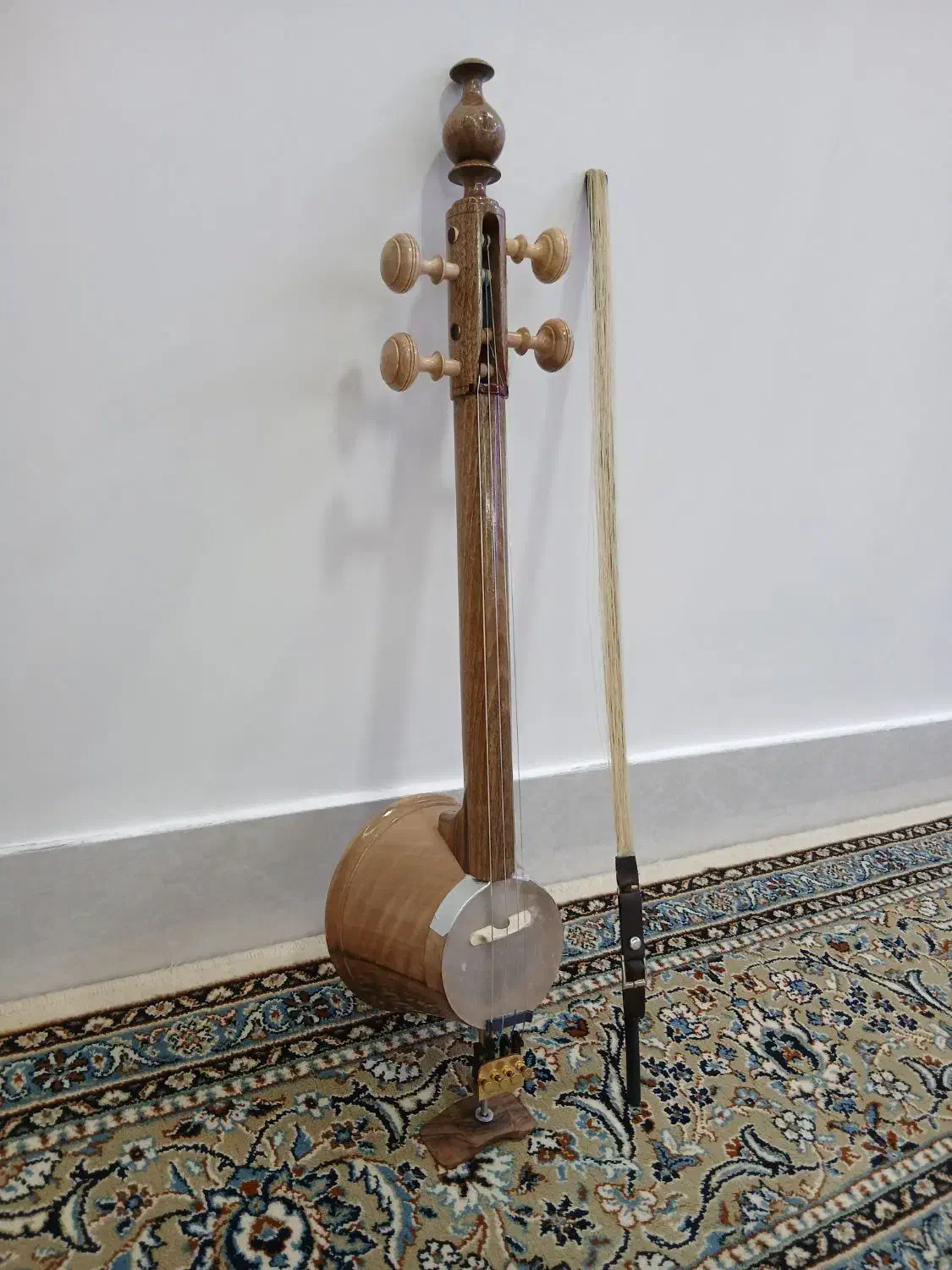 کمانچه پشت باز|سازهای سنتی|خرم‌آباد, |دیوار