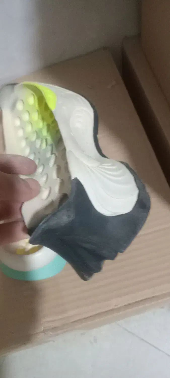 زیره کتونی|کیف، کفش، کمربند|رباط‌کریم, رباط‌کریم|دیوار