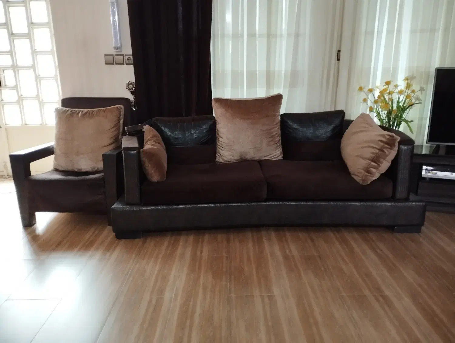 یک دست مبل ۸ نفره چرم|مبلمان خانگی و میز عسلی|جهرم, |دیوار