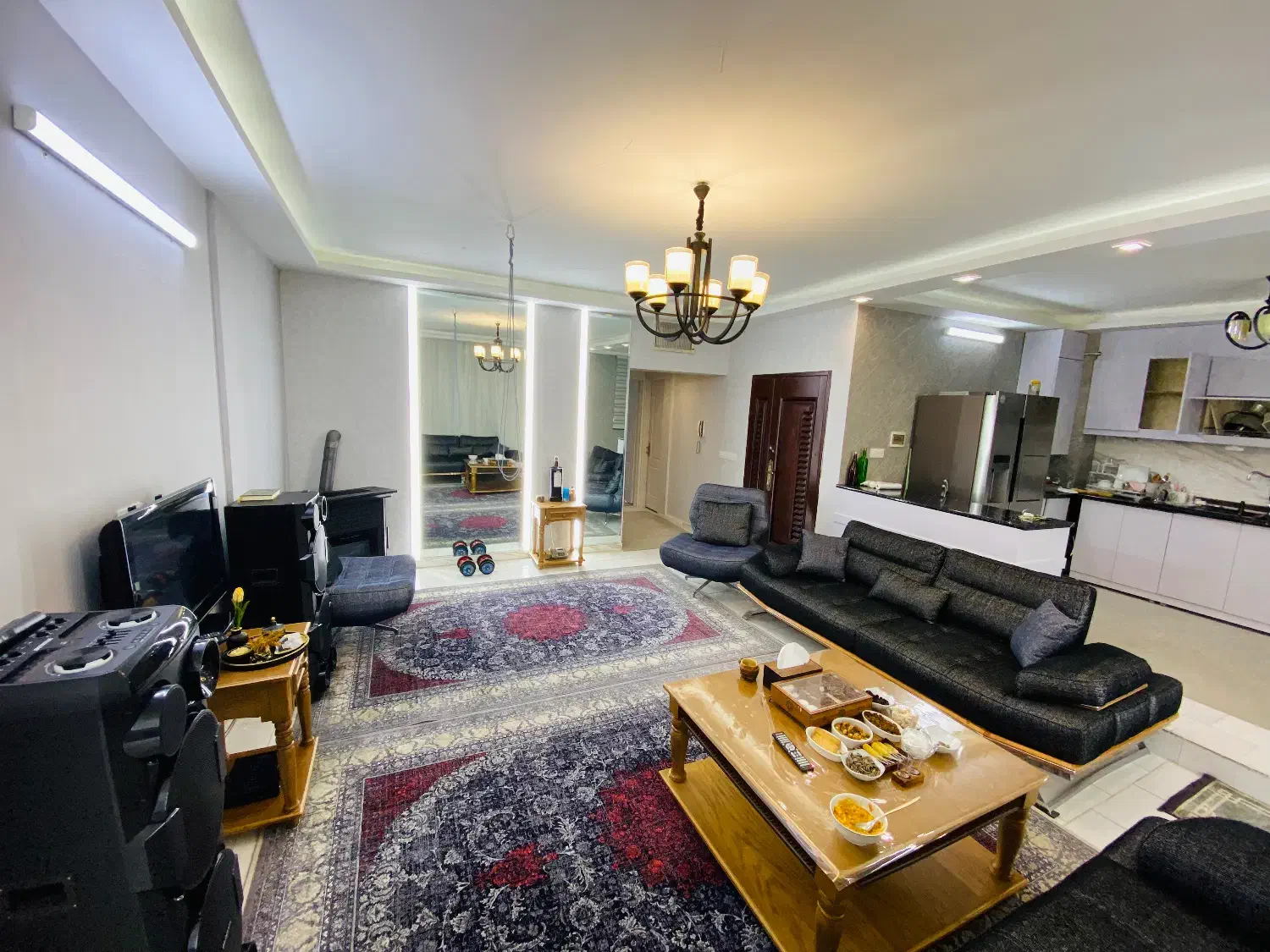 مبل هشت نفره تخت شو|مبلمان خانگی و میز عسلی|مشهد, نیروی هوایی|دیوار