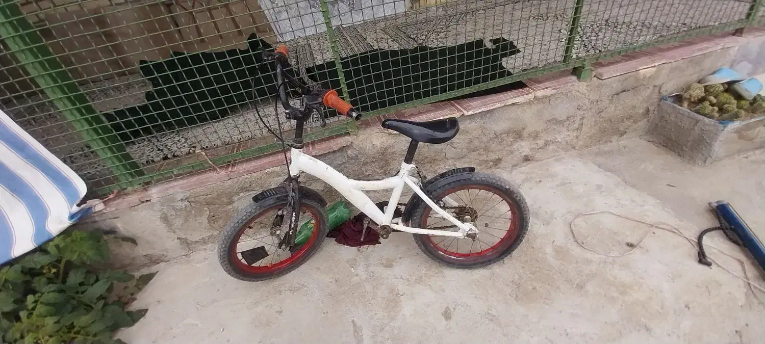 دوچرخه|دوچرخه، اسکیت، اسکوتر|گرمی, |دیوار