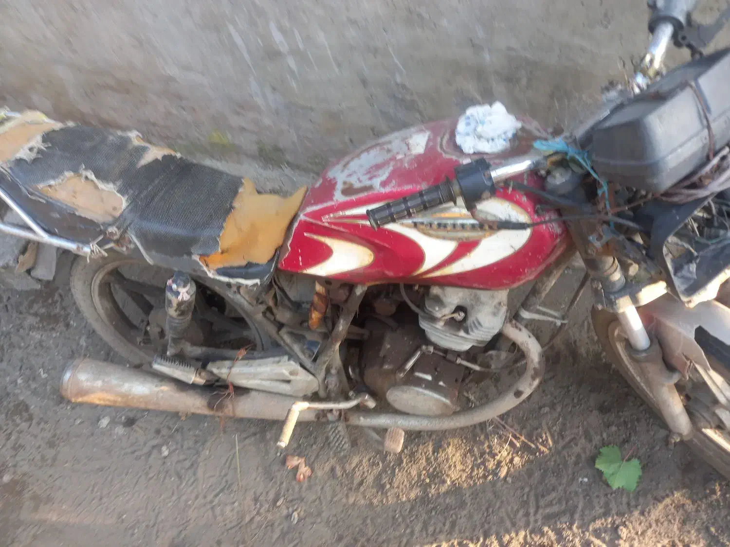 موتور ۱۲۵ پیشرو . یک عدد باطری ماشین ۶۰ آمپر|موتورسیکلت|آستانه اشرفیه, |دیوار