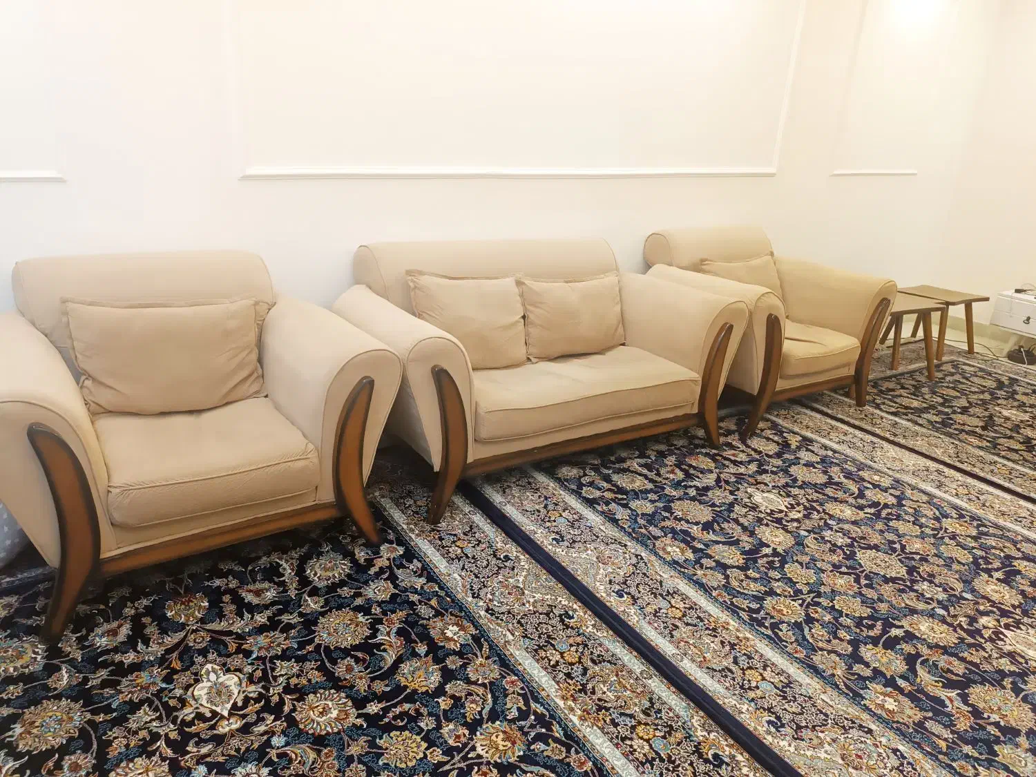 مبل راحتی  هفت نفره وسه عدد جلو مبلی|مبلمان خانگی و میز عسلی|ملایر, |دیوار