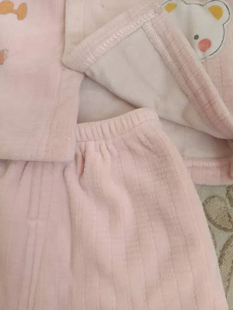 دو دست ست گرم تو خز و تو پنبه ای زمستانه|کفش و لباس بچه|شاهینشهر, خانه کارگر|دیوار