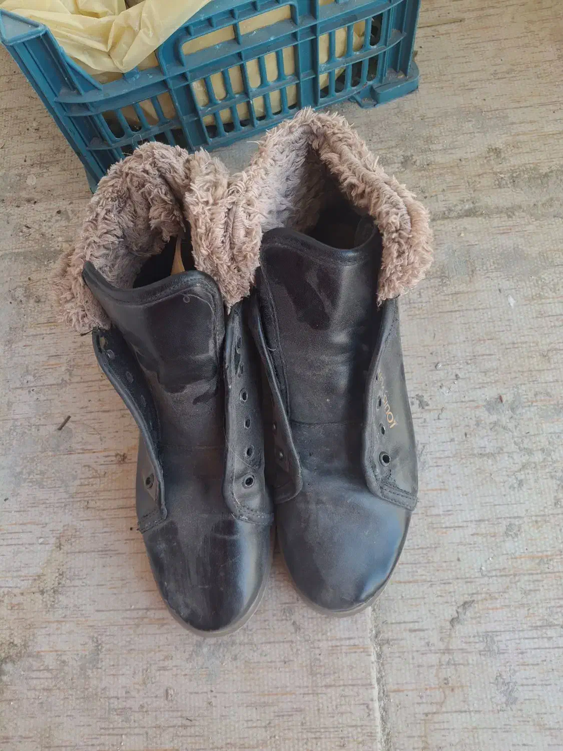 نیم بوت نونو سایز 38 و39  کوچیکه  برابچه 5و6 ساله|کیف، کفش، کمربند|یاسوج, |دیوار