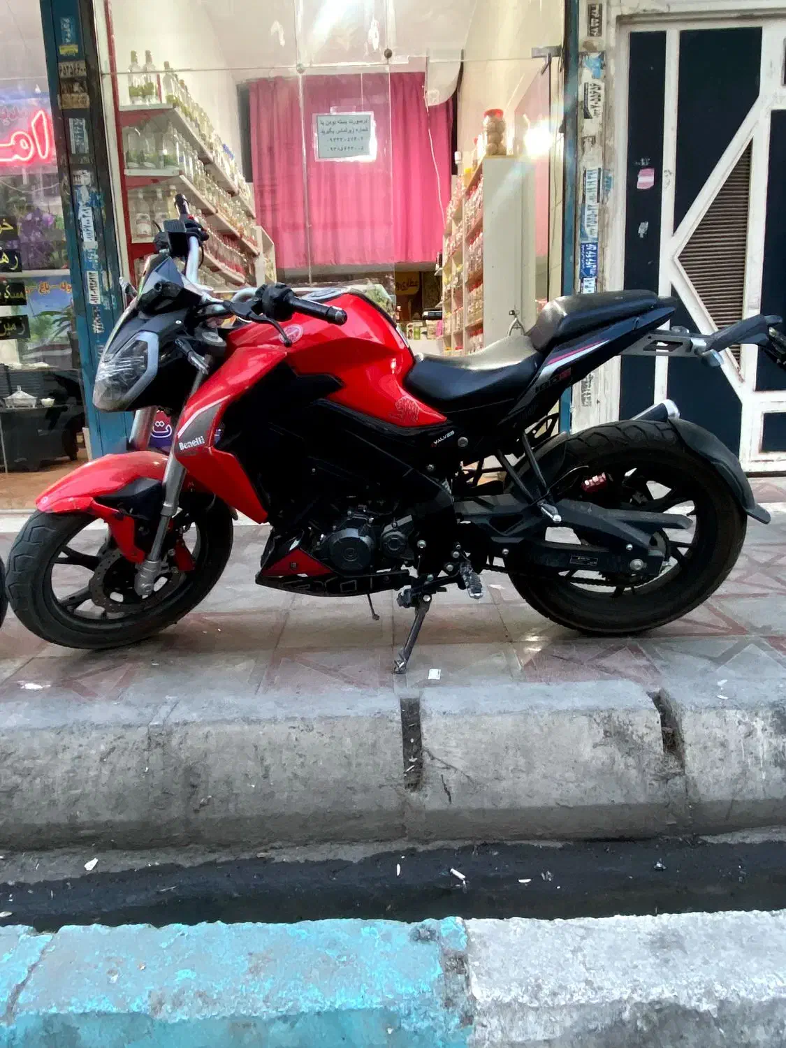 بنای ۱۸۰s|موتورسیکلت|شاهدشهر, |دیوار