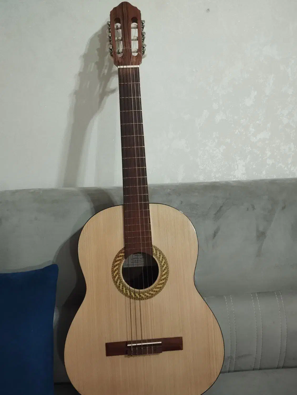 گیتار بنبرگ|گیتار، بیس، امپلیفایر|رشت, کوی فکوری|دیوار