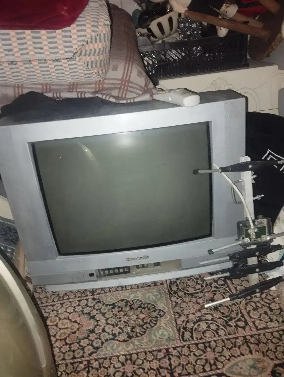 یک عدد تلویزیون با آنتن|تلویزیون و پروژکتور|بهارستان, |دیوار