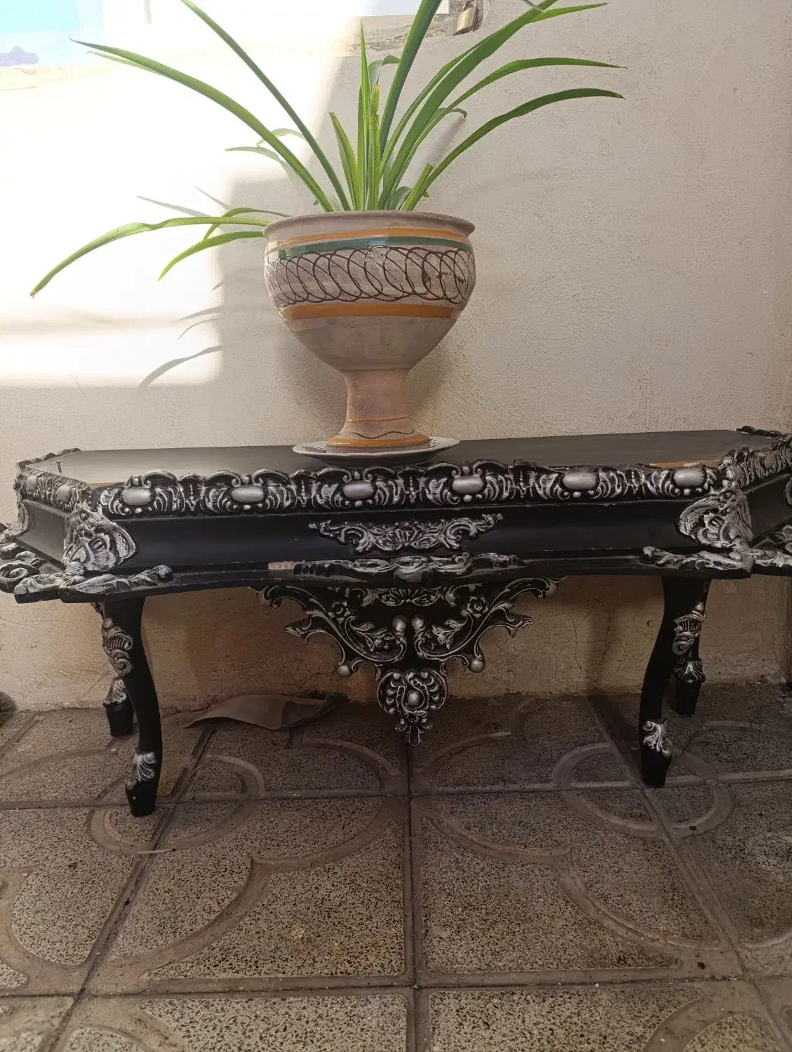 میز مناسب برای زیر گلدان|مبلمان خانگی و میز عسلی|میانه, |دیوار