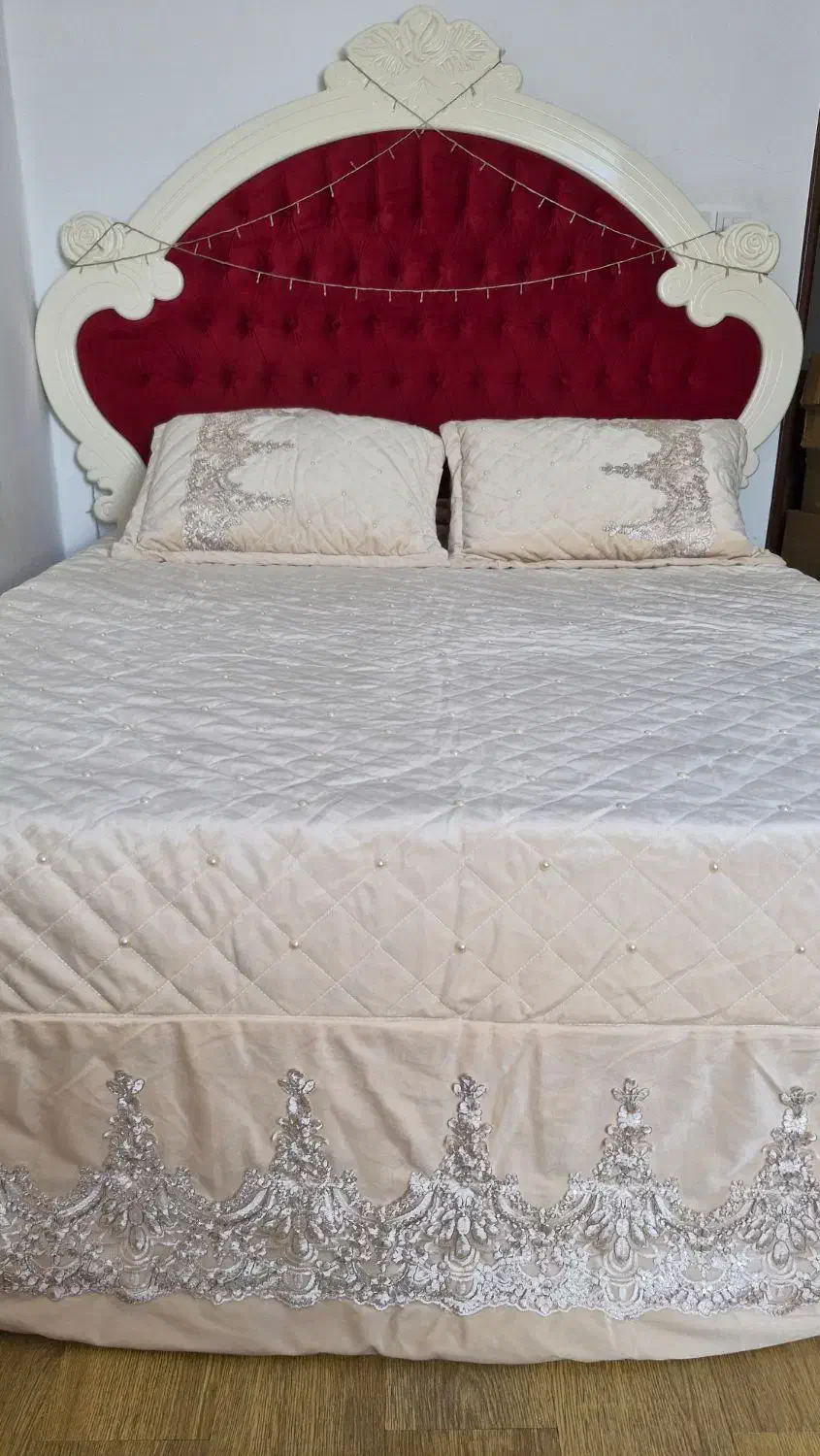 سرویس خواب کلاسیک تخت، میز آرایش، صندلی، پاتختی|تخت و سرویس خواب|تهران, اکباتان|دیوار