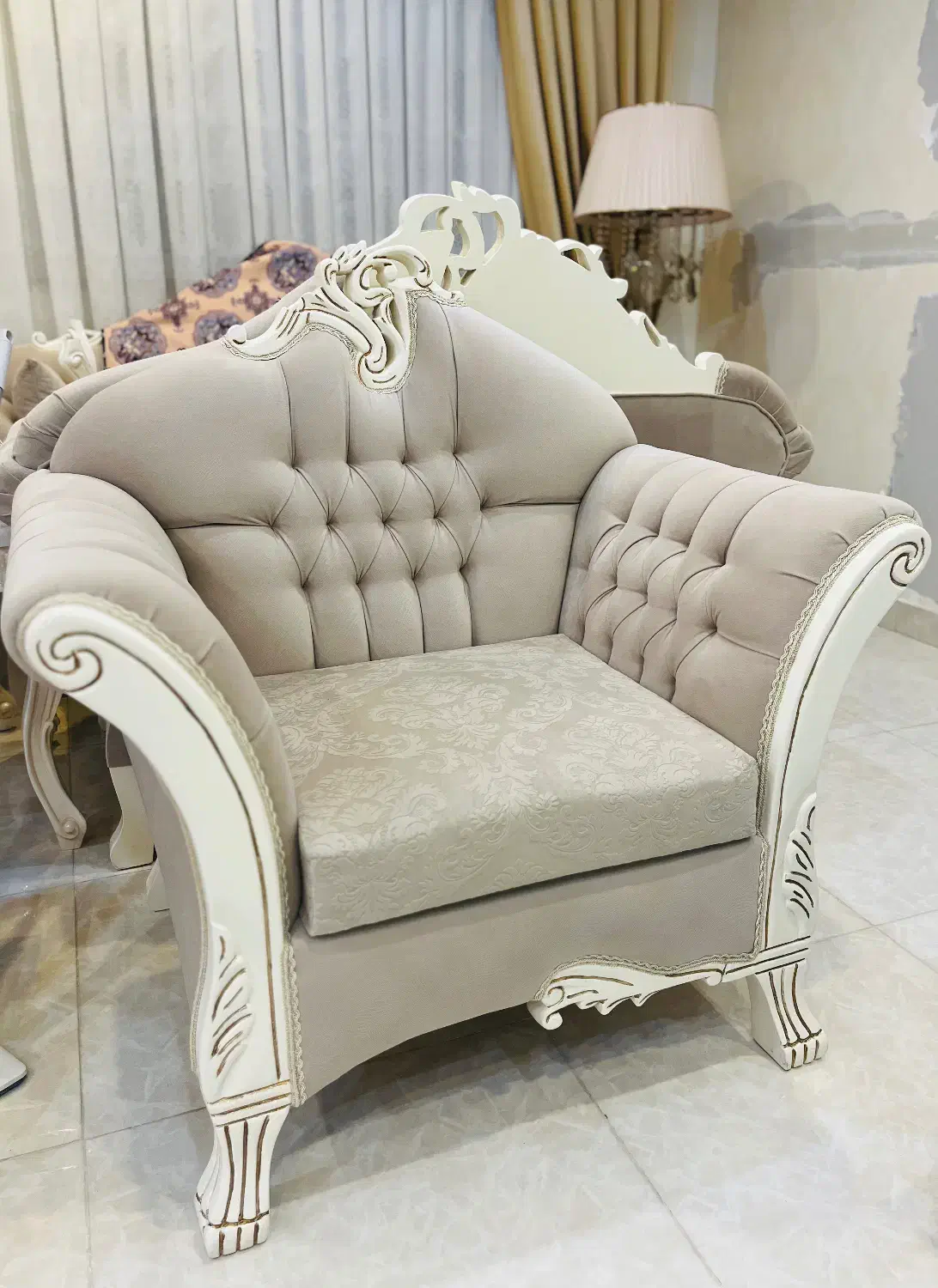 مبل ۸ نفره سالم و شیک|مبلمان خانگی و میز عسلی|رشت, گلسار|دیوار