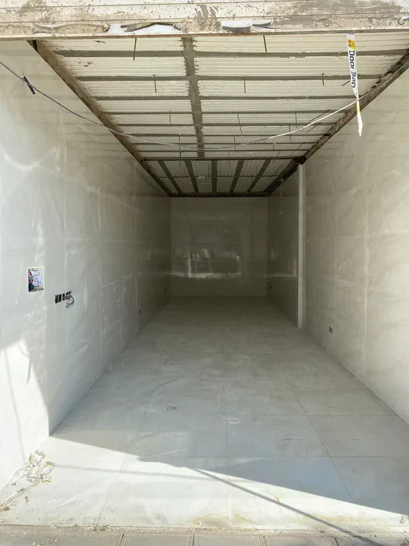 اجاره مغازه|اجارهٔ مغازه و غرفه|قم, دروازه چوبی|دیوار