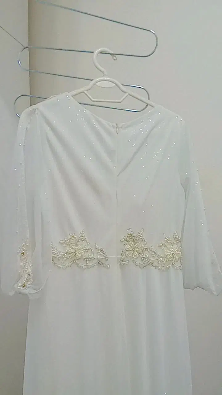 تعدادی لباس مجلسی|لباس|بندر انزلی, جفرود پایین|دیوار