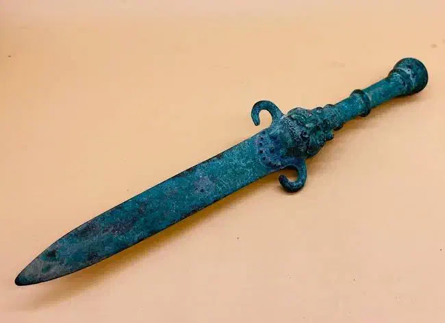 خنجر مفرقیه کهنه|کلکسیون اشیاء عتیقه|تهران, دبستان|دیوار