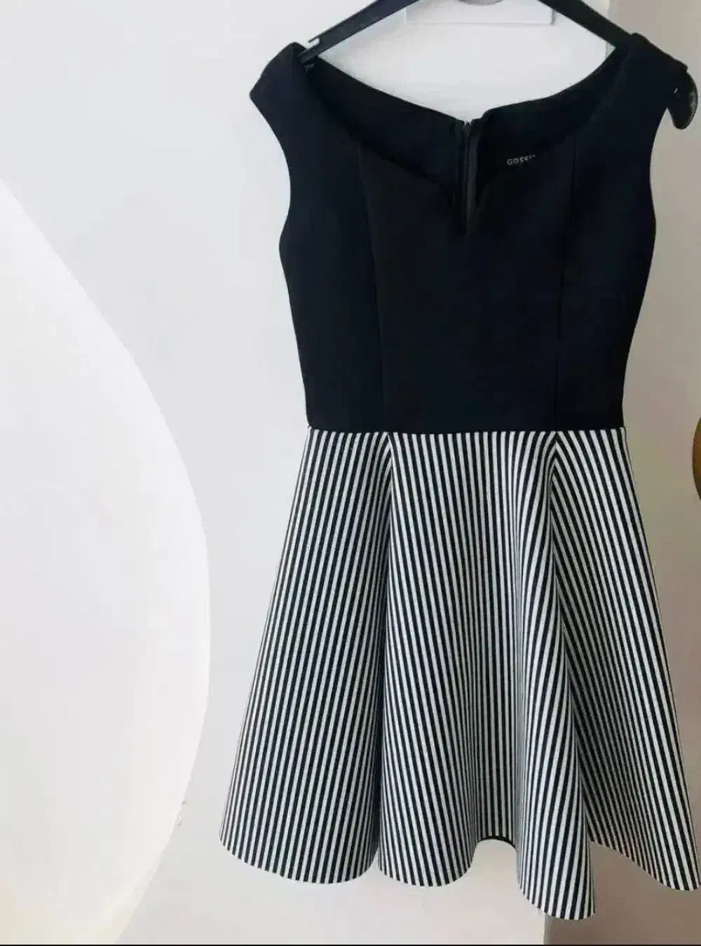 لباس دخترانه|کفش و لباس بچه|میانه, |دیوار