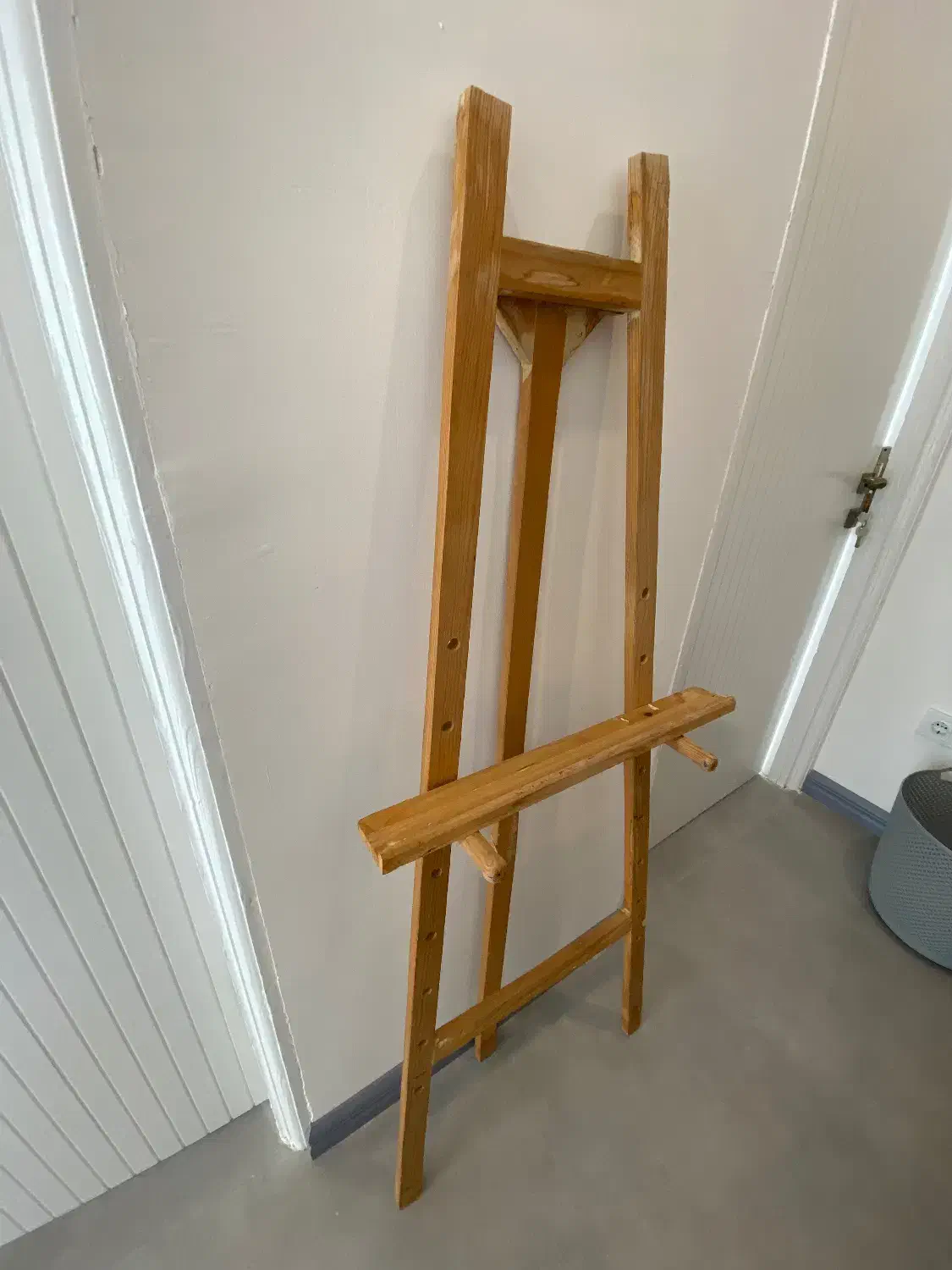 سه پایه نقاشی چوبی سالم در حد نو|لوازم التحریر|مشهد, دانشجو|دیوار