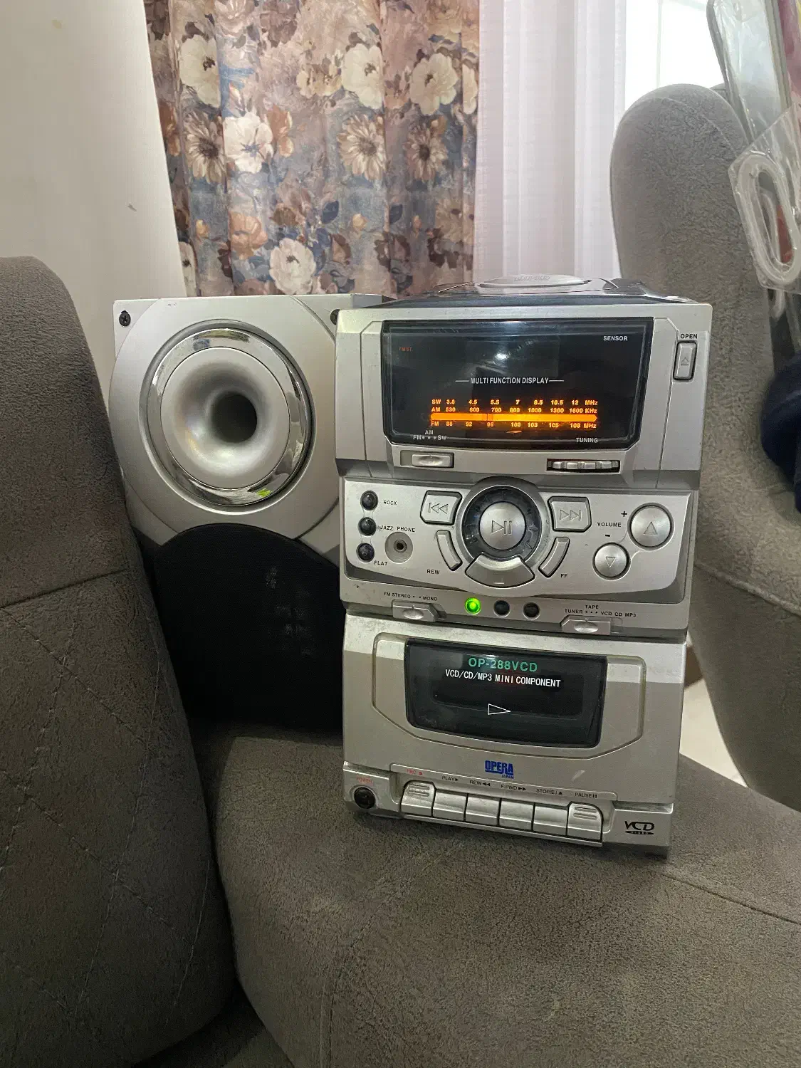 رادیو ظبط|سیستم صوتی خانگی|رشت, منظریه|دیوار