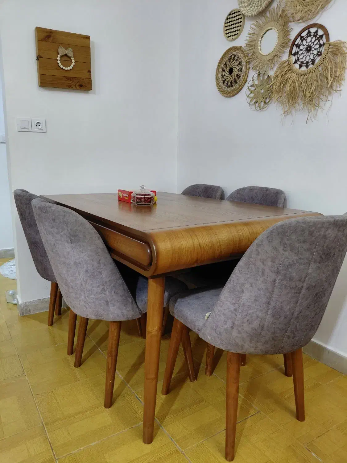 میز غذا خوری شش نفره|میز و صندلی غذاخوری|رشت, دیلمان|دیوار