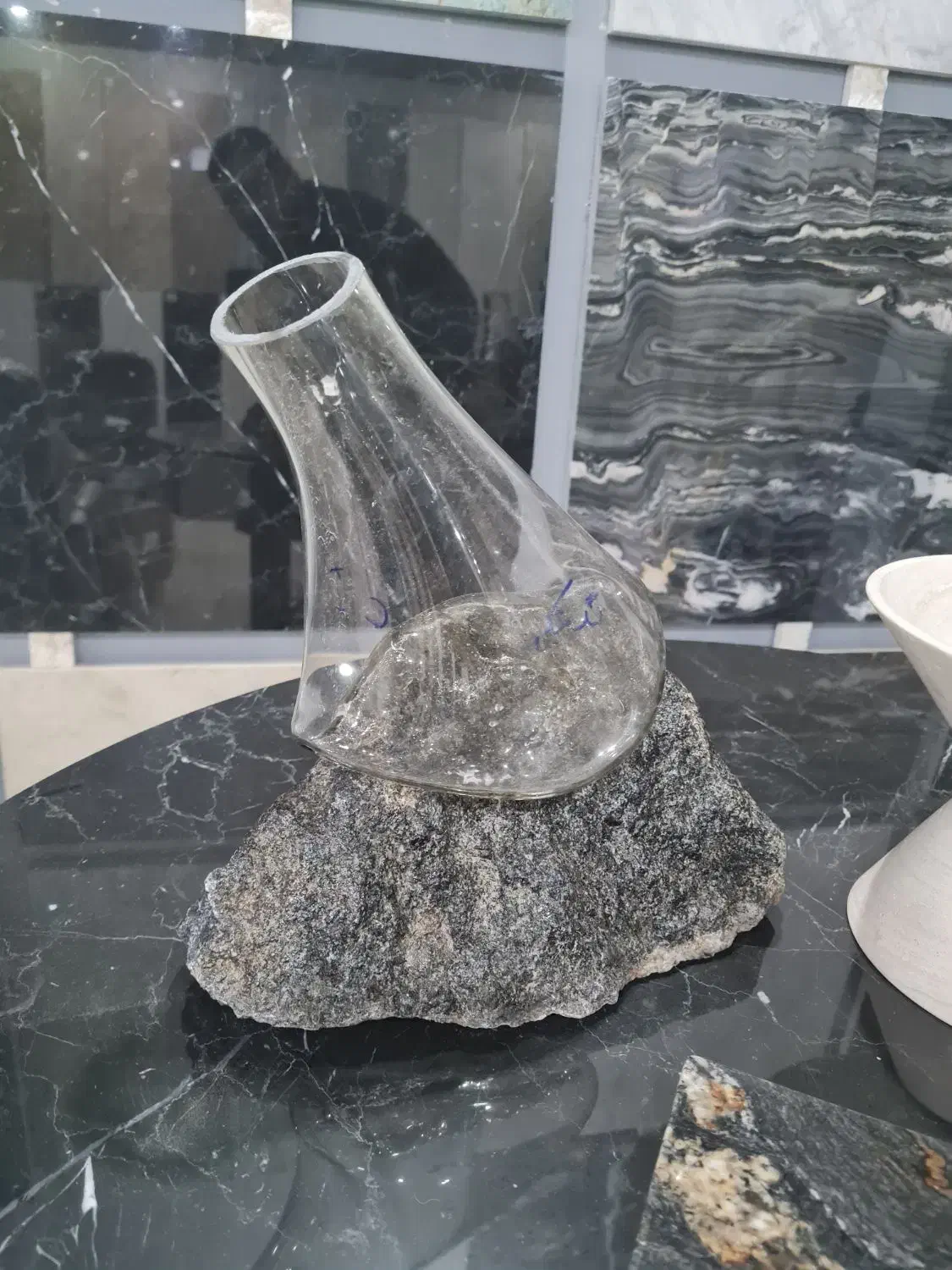 گلدان شیشه و سنگ|صنایع دستی و سایر لوازم تزئینی|رشت, شکار اسطلخ|دیوار